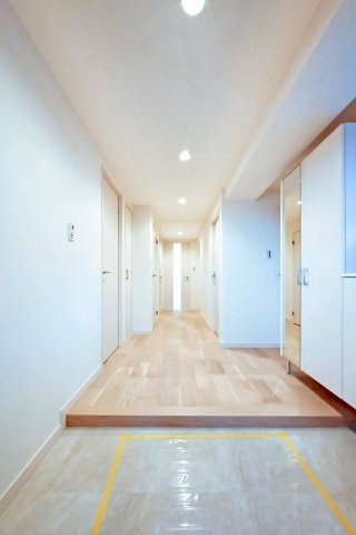 ライオンズガーデン東武練馬壱番館の玄関|ライオンズガーデン東武練馬壱番館：玄関にはシューズボックスがあり靴もスッキリ収納可能です！