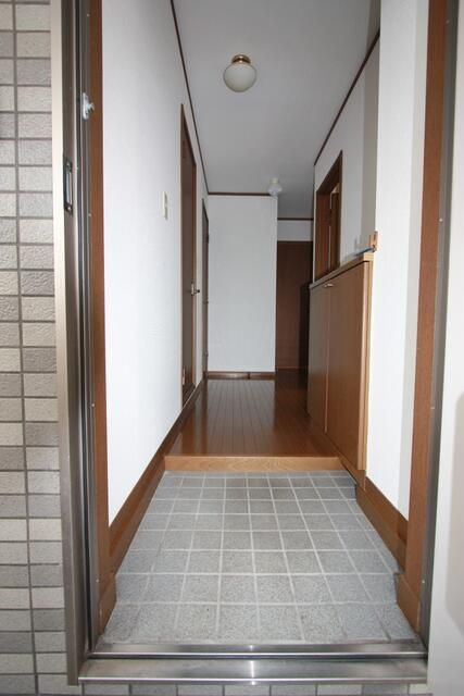 リヴァージュ静の玄関