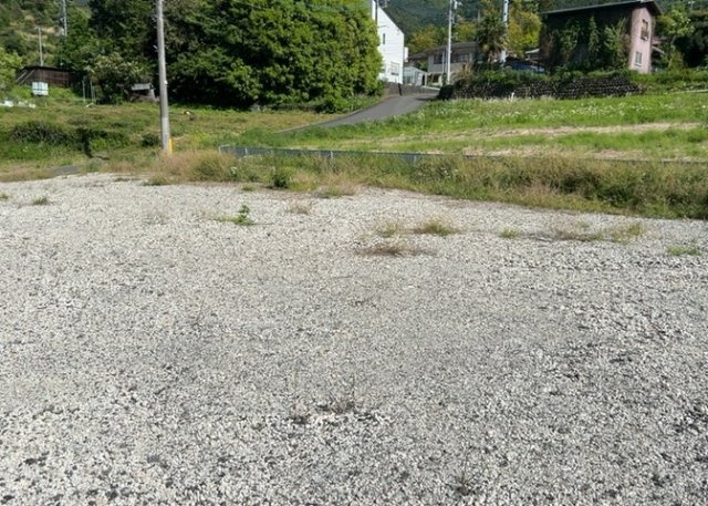 【外観】 | 土地の形が極端に長細かったり、狭小地、あるいは道路との高低差がある傾斜地だった場合、後々売ろうとしても買い手がつかない場合もあります。後々、売却することになった時に価値の下がらない土地を選びましょう。