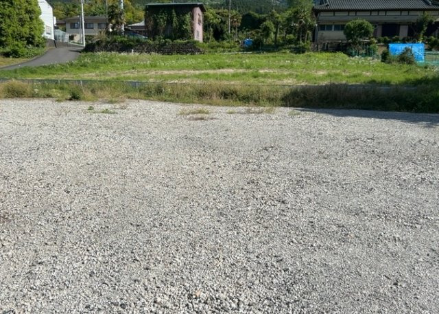 【外観】 | 土地の面積＝住宅面積ではありません。建ぺい率の問題などで、土地のある場所によって住宅を建てられる面積は限られています。高さもしかり、「土地」という言葉の中には、建築条件も含まれると考えておきましょう。