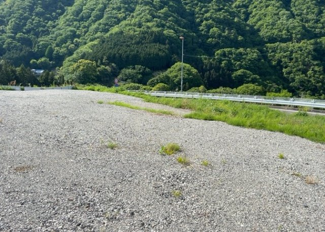 【外観】 | 土地購入を検討されている場合、境界杭がない状態で購入してしまうと境界確定測量をする必要があり、費用がかかります。購入の前に、売主、隣土地所有者立ち合いのもと境界を確定し境界杭を設置するのがベストです。