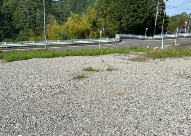 【外観】 | 家を建てる前提で土地を探している場合、地盤の丈夫さは譲れない条件の一つです。地盤が脆弱だと追加工事が必要となります。また、過去に地盤沈下や液状化現象を起こした土地は、できるだけ避けた方がいいでしょう。