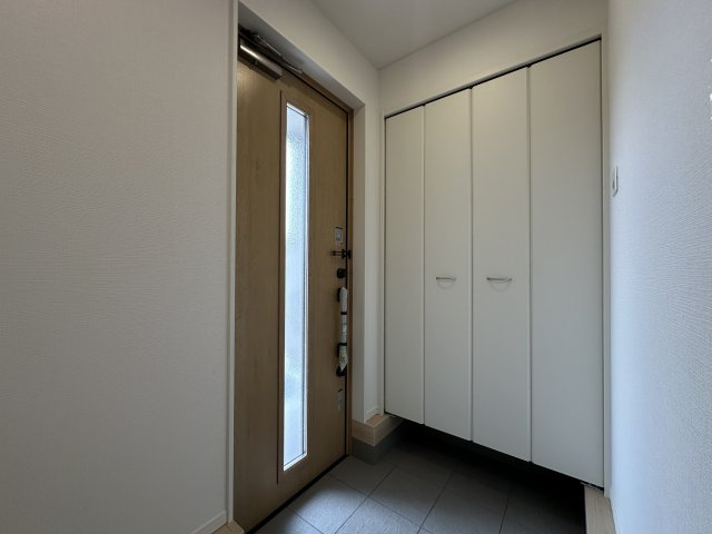 明石市大久保町谷八木新築戸建１号棟の玄関