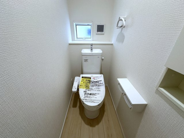 明石市大久保町谷八木新築戸建１号棟のトイレ