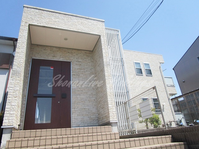 茅ヶ崎市香川５丁目のアパートのエントランス