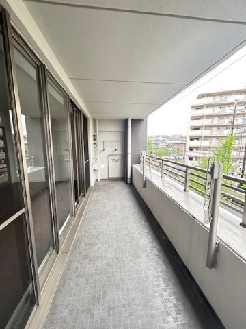 ロイヤルクレスト天白土原のバルコニー|クリーニング前のため、退去時写真です。