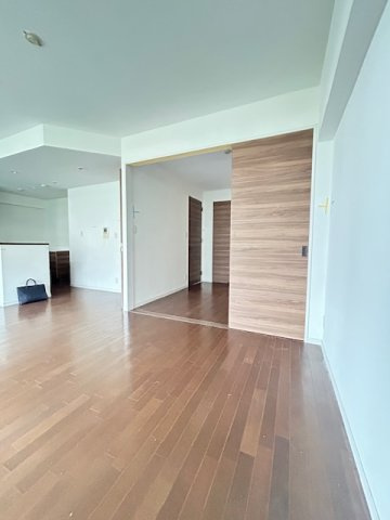 ロイヤルクレスト天白土原の居間・リビング|クリーニング前のため、退去時写真です。