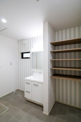 野崎　中古未入居戸建の独立洗面台