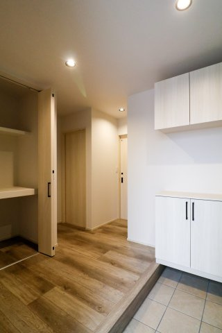 野崎　中古未入居戸建の居間・リビング