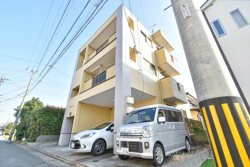 メゾンハピネスの駐車場