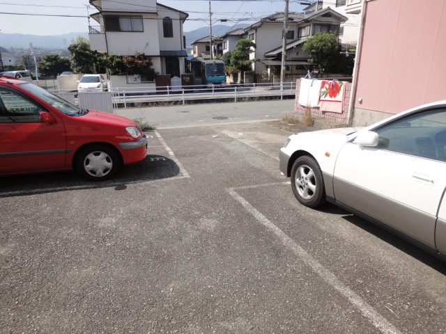 アネックス宝塚の駐車場