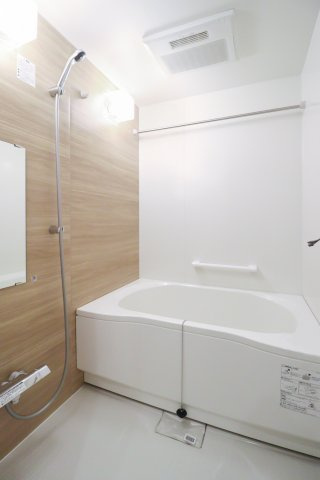 アクトピア北赤羽壱番館の浴室|アクトピア北赤羽壱番館：雨の日のお洗濯ものを干すにも便利な浴室乾燥機・追い焚き機能付き浴室です！
