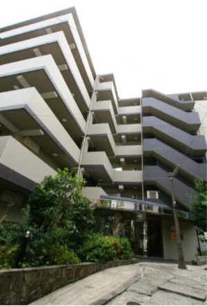 レナトゥス四谷レナトゥスヨツヤ