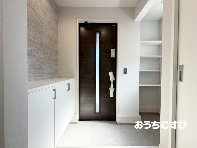 春日井市弥生町2期(全2棟）の玄関