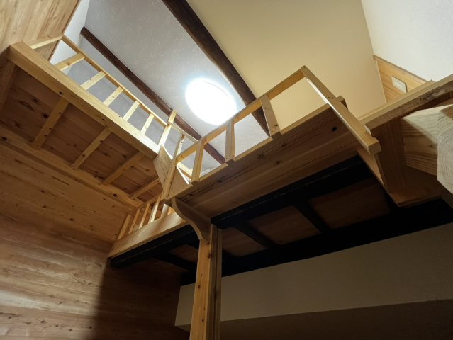 大宇陀西山の内装|こども部屋からの階段をあがるとロフトスペース。お子様の寝室としても使えますね。