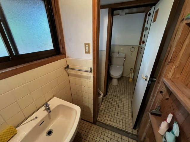 大宇陀西山のトイレ|旧のトイレも残っているので、2か所トイレがございます。