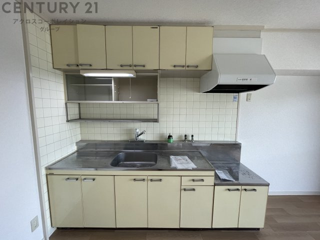 壁付けキッチンでスペースを最大限有効活用できます！