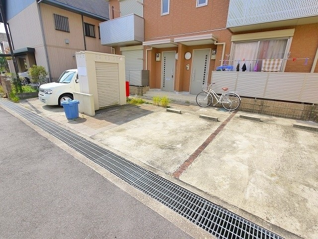 ディアス南後背の駐車場