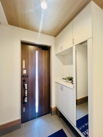 太田市新田上江田町の玄関|シューズクローク付きの玄関は、履物の着脱もスムーズに♪