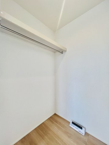 太田市新田上江田町の収納|高さのある物もたっぷり収納可能なウォークインクローゼット♪