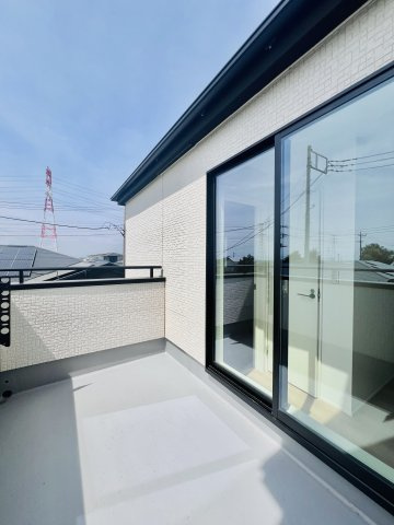 太田市新田上江田町のバルコニー|洗濯物を干すのも便利な日当たり良好のバルコニー♪