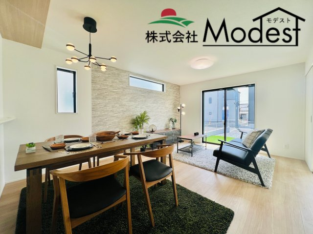 太田市新田上江田町の居間・リビング|16帖の開放的なリビングは居心地の良い空間♪