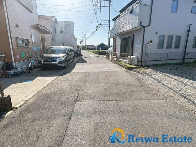 中古戸建　茅ヶ崎市菱沼2丁目の前面道路含む現地写真