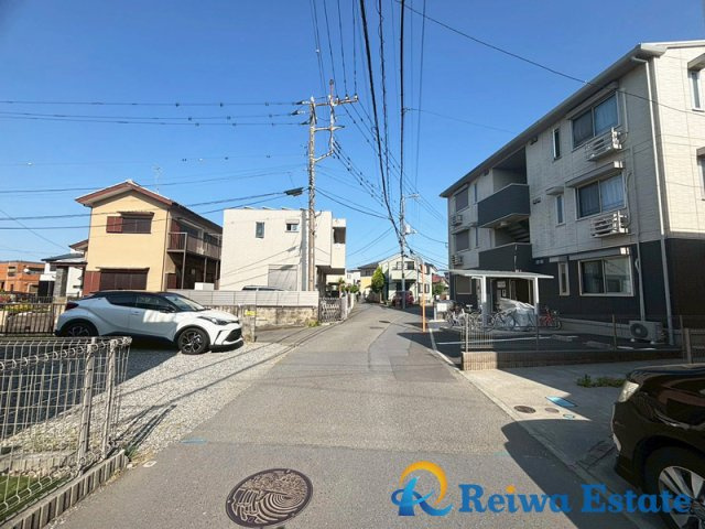 中古戸建　茅ヶ崎市菱沼2丁目の前面道路含む現地写真
