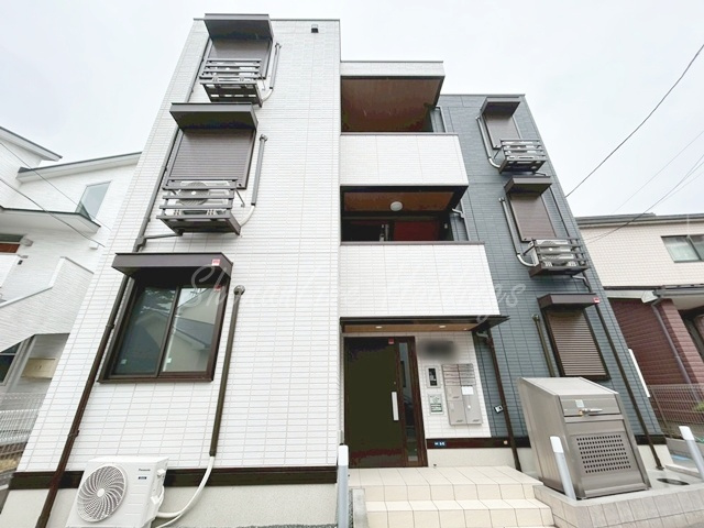 茅ヶ崎市赤松町のアパートの外観
