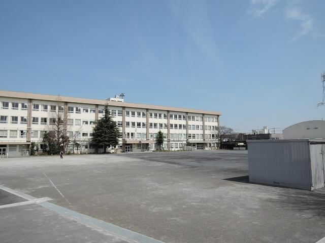 稲城市立稲城第一中学校まで496m