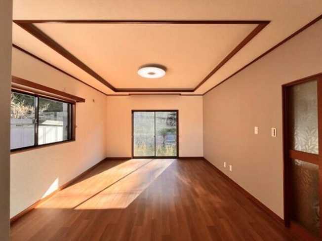 【居間・リビング】 | 駿東郡清水町徳倉 中古住宅 XH06144 | 清水町徳倉　ＬＤＫ　リフォ－ム後