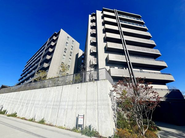 レーベン千里青山台GRANHIGHの外観