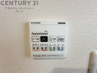 暖房機能があるため、冬場でも温かい浴室で入浴でき、乾燥機能があるため、水気を素早く取り除けます。また、換気機能があるため、湿気を素早く排出してカビや雑菌の発生を防ぐことができます。