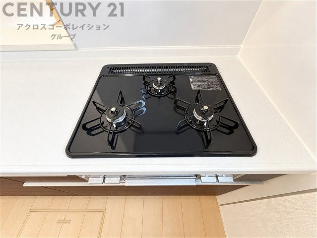 多数の調理器具を同時に使用でき、料理の効率化が可能。省エネで節約になり、様々な料理スタイルに適応できます。また、火力調整が独立しており、手入れや掃除もしやすく、今よりもっとお料理が楽しくなるかも。