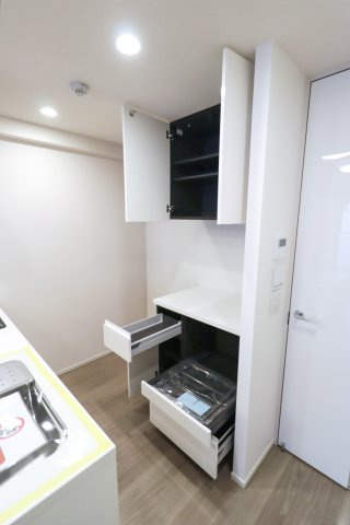 ピアース自由が丘レジデンスのキッチン|ピアース自由が丘レジデンス：キッチンにはカップボードも付いております！
