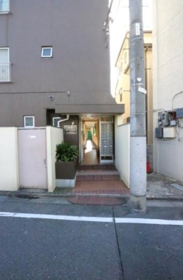 【エントランス】 | 池袋SYマンション | 清廉とされたエントランスになっています。