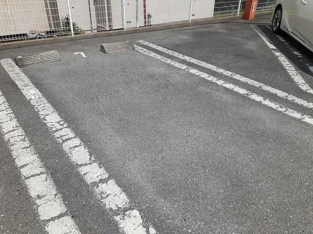 エテルナ・ウエールの駐車場