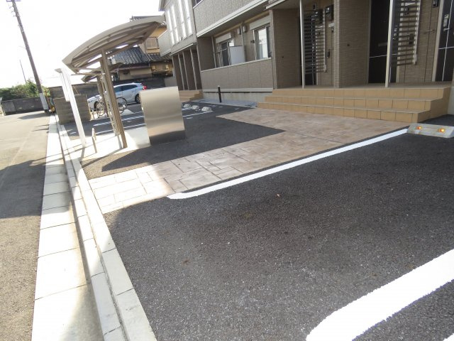 ラルーチェ（川越）の駐車場