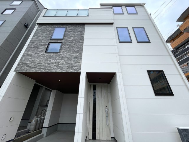 お手本の様な重厚感も設備も付いた新築戸建！ひとつひとつがオシャレで飾り、普通の建売ではシックリこない方は必見です！『緑区寺山町』の外観|外はこのようになっています