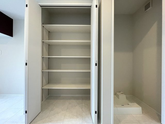 お手本の様な重厚感も設備も付いた新築戸建！ひとつひとつがオシャレで飾り、普通の建売ではシックリこない方は必見です！『緑区寺山町』の収納|専用の収納スペースです