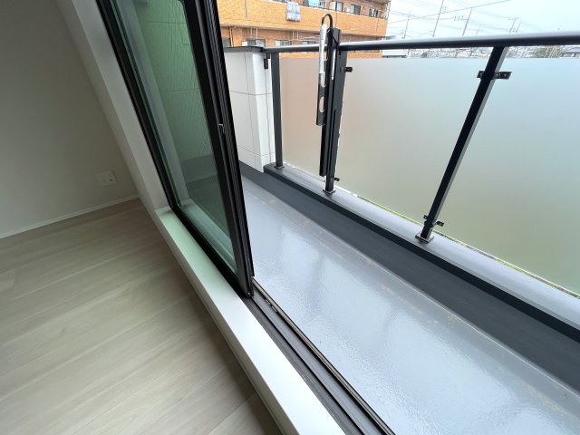 お手本の様な重厚感も設備も付いた新築戸建！ひとつひとつがオシャレで飾り、普通の建売ではシックリこない方は必見です！『緑区寺山町』のバルコニー|広々としたバルコニーです