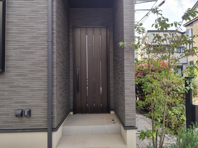 所沢市美原町中古戸建の玄関