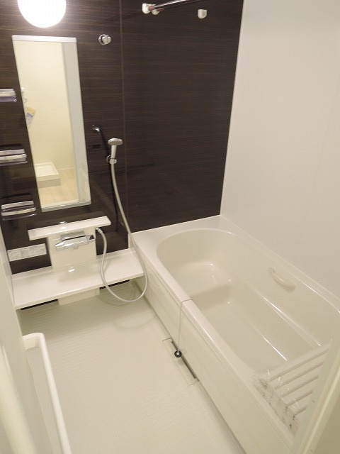 Ｇｒｅｅｎ　Ｆｏｒｅｓｔの浴室|★１坪バス／追焚・暖房乾燥機付き★