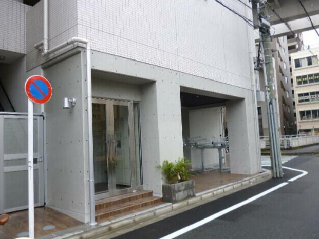 レガリス西日暮里ステーションフロントのエントランス