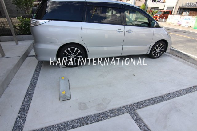 フェリスゲート北越谷の駐車場