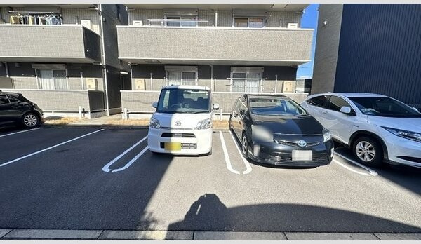 ルミエールこがねⅡ　A棟の駐車場