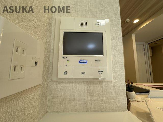 ビクトリアヒルズ横濱サウスバラード棟の防犯設備|TVモニター付インターホンになります。防犯には欠かせない設備ですね。