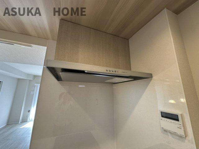 ビクトリアヒルズ横濱サウスバラード棟のキッチン|最新のレンジフード付きです。いろんなお料理に挑戦したくなりますね。
