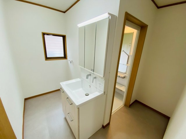 八街ほ　中古戸建の独立洗面台