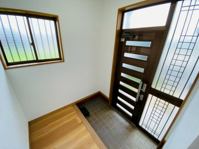 八街ほ　中古戸建の玄関